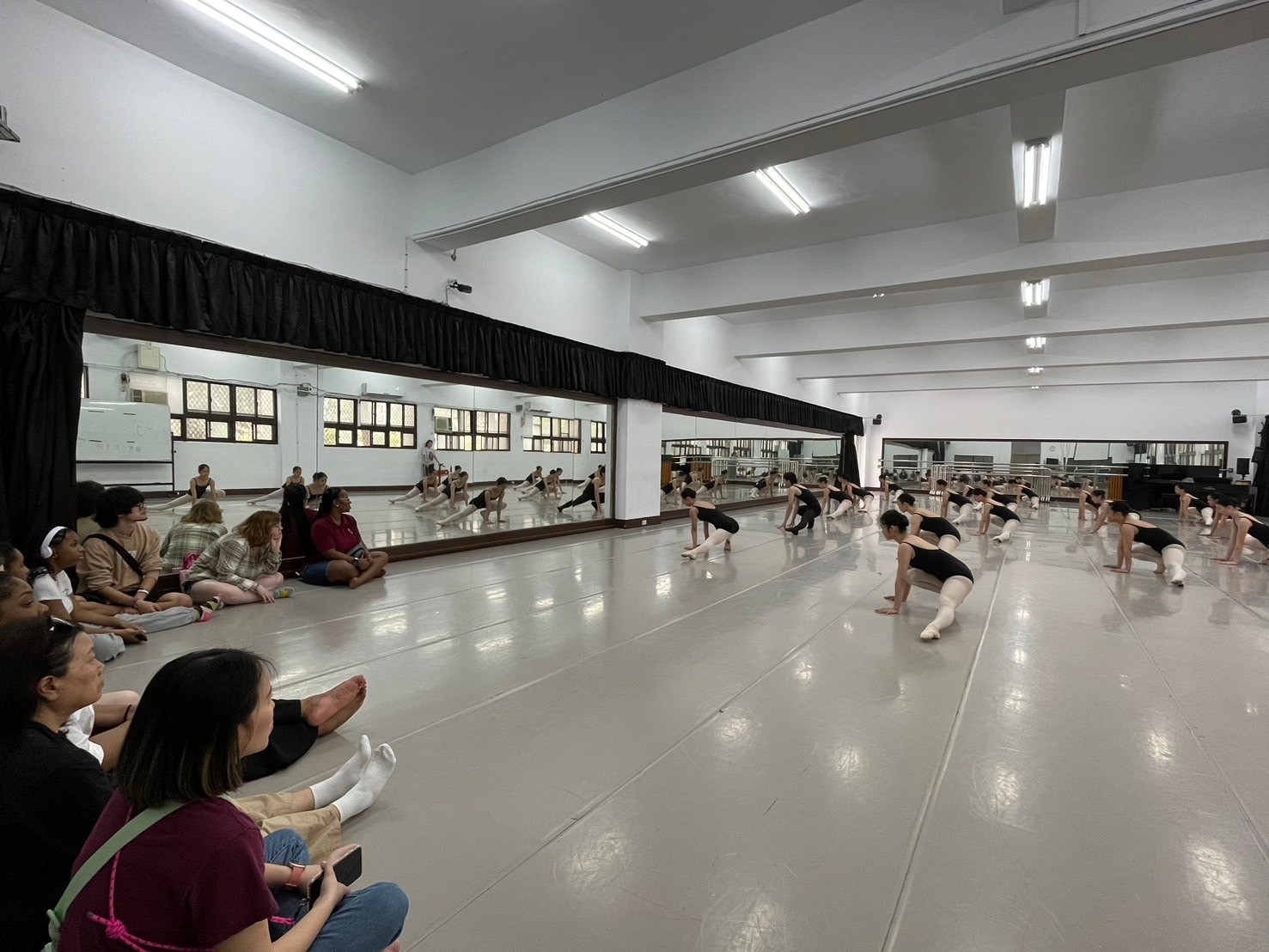 中正高中舞蹈班進行表演